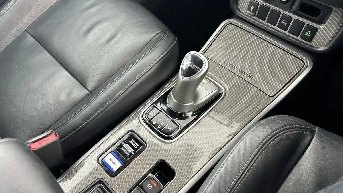 2021-mitsubishi-outlander-24-dynamic-phev-big-15
