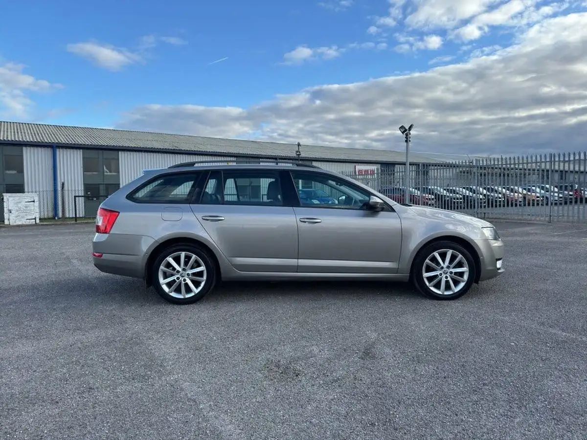 2015-skoda-octavia-big-19