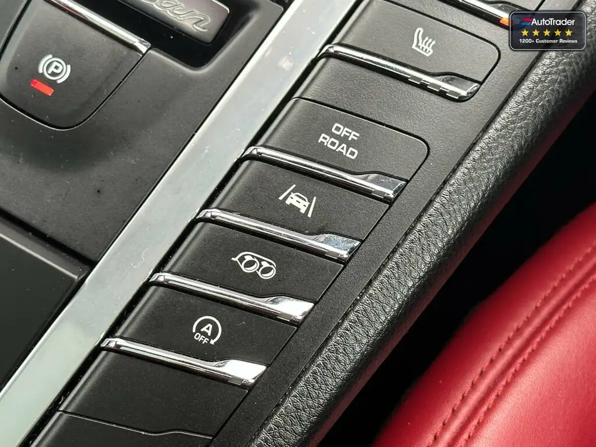 2018-porsche-macan-30-gts-big-26