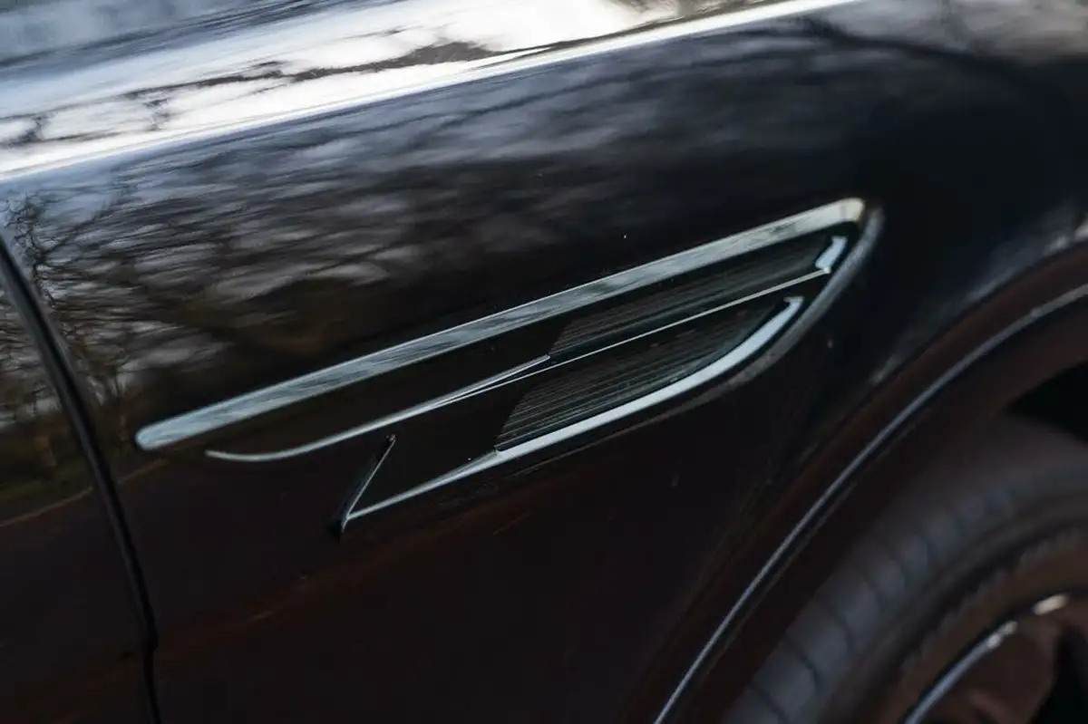 2022-bentley-bentayga-40-v8-big-12