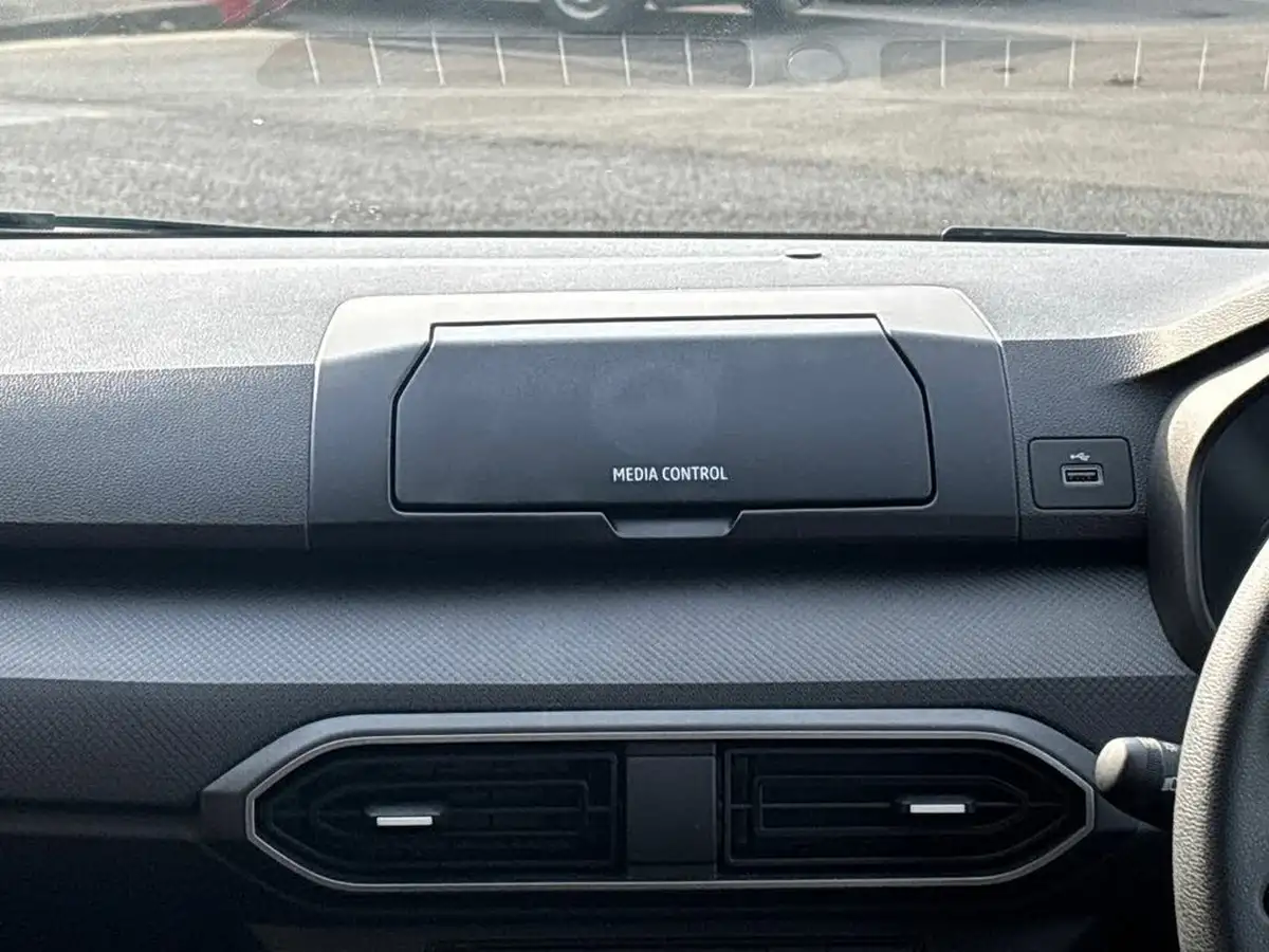 2023-dacia-jogger-10-tce-essential-big-18