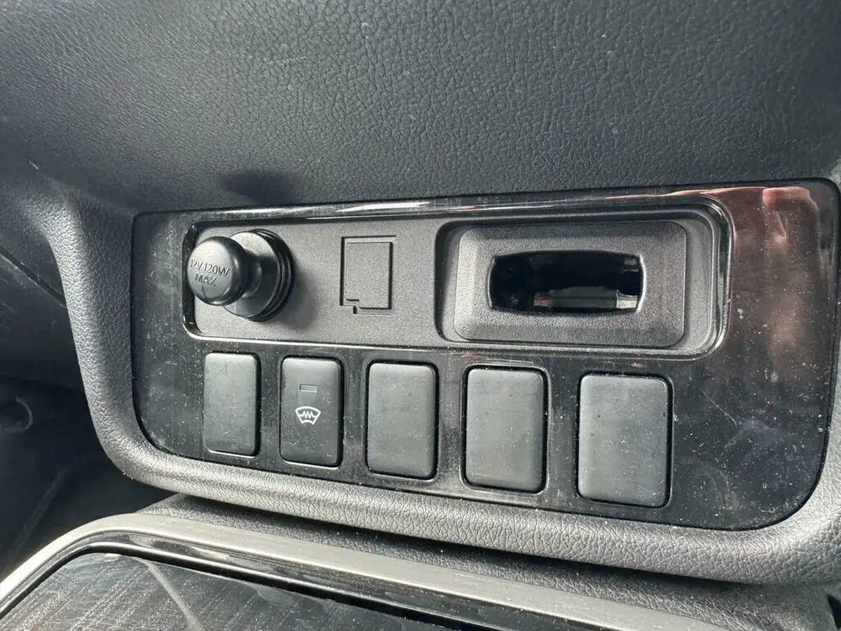 2018-mitsubishi-outlander-20-juro-phev-big-34