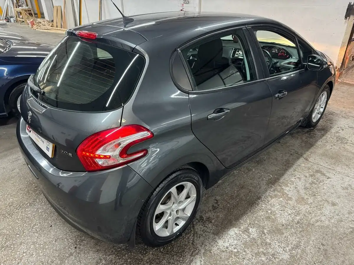 2013-peugeot-208-12-active-5d-big-57