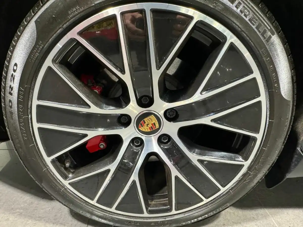 2023-porsche-taycan-e-gts-sport-turismo-big-7