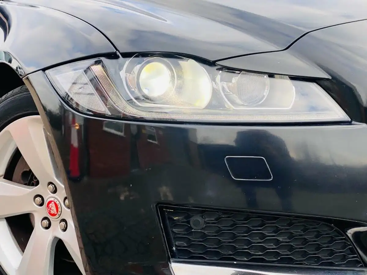 2017-jaguar-xf-20td-portfolio-180ps-saloon-4d-1999cc-auto-big-8