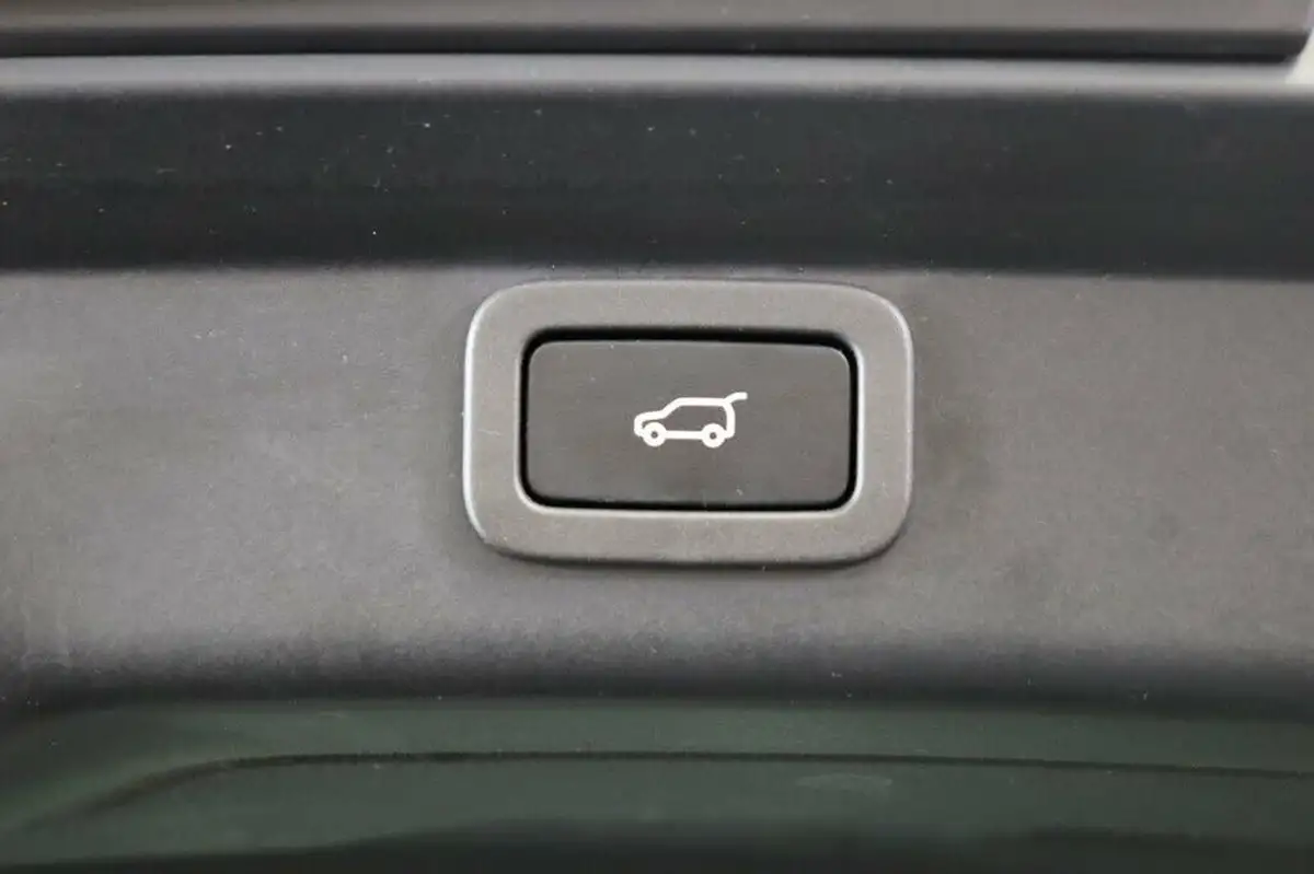 2019-jaguar-i-pace-ev400-se-big-24