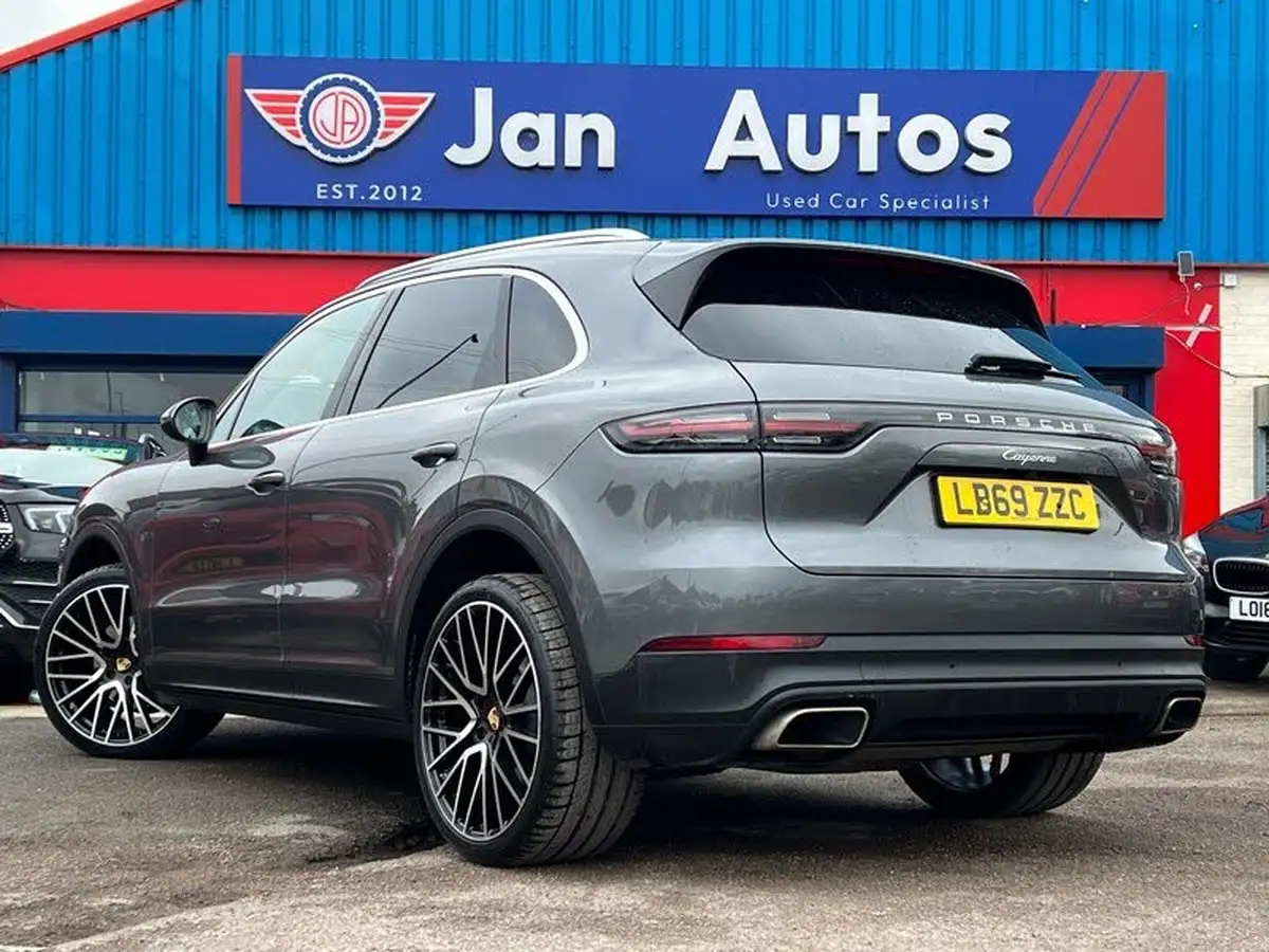 2019-porsche-cayenne-30-v6-station-wagon-big-70