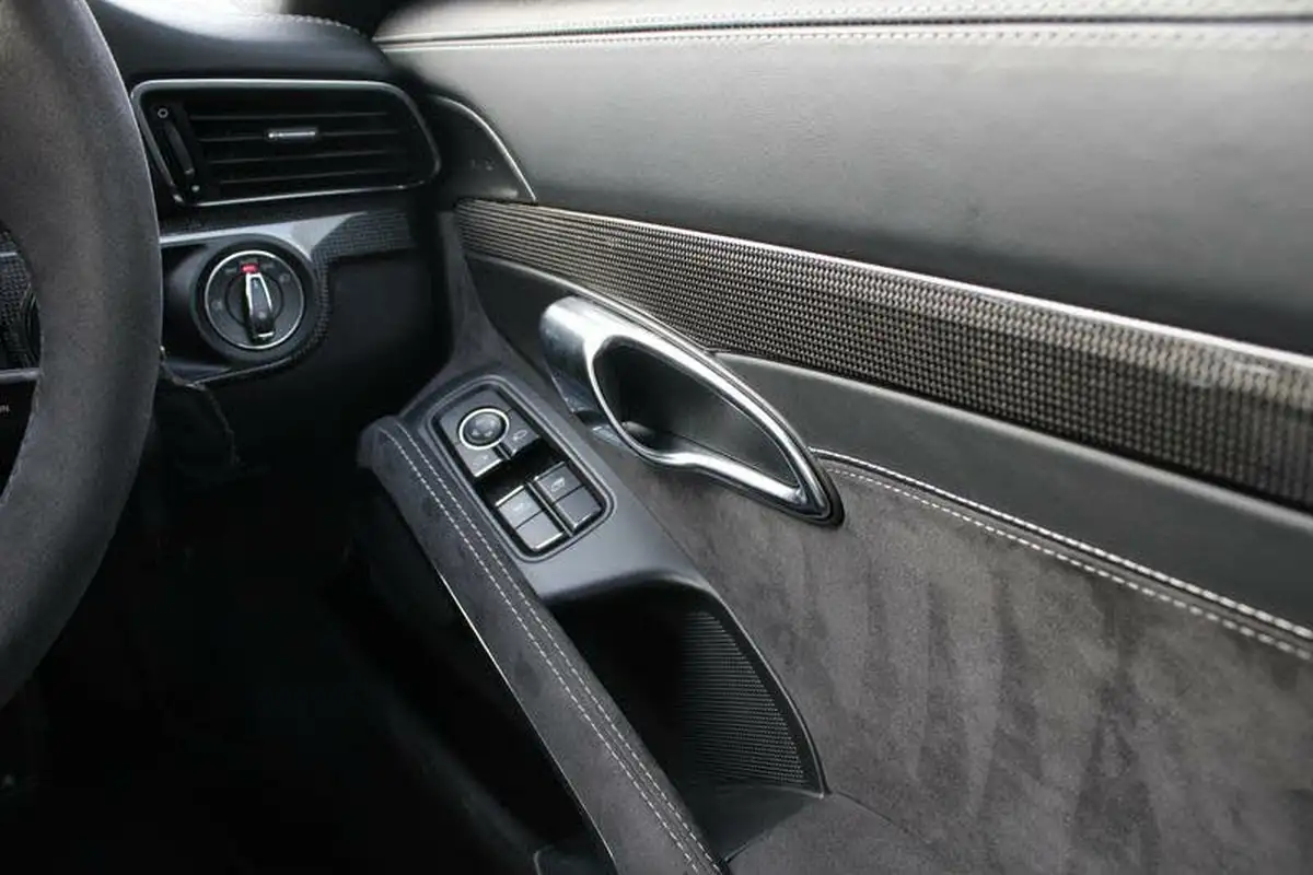 2013-porsche-911-38-gt3-big-20
