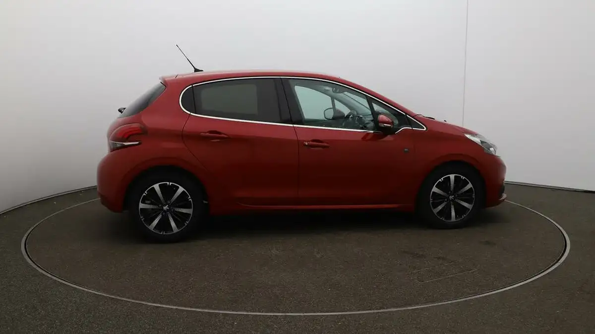2019-peugeot-208-15-bluehdi-tech-edition-big-8