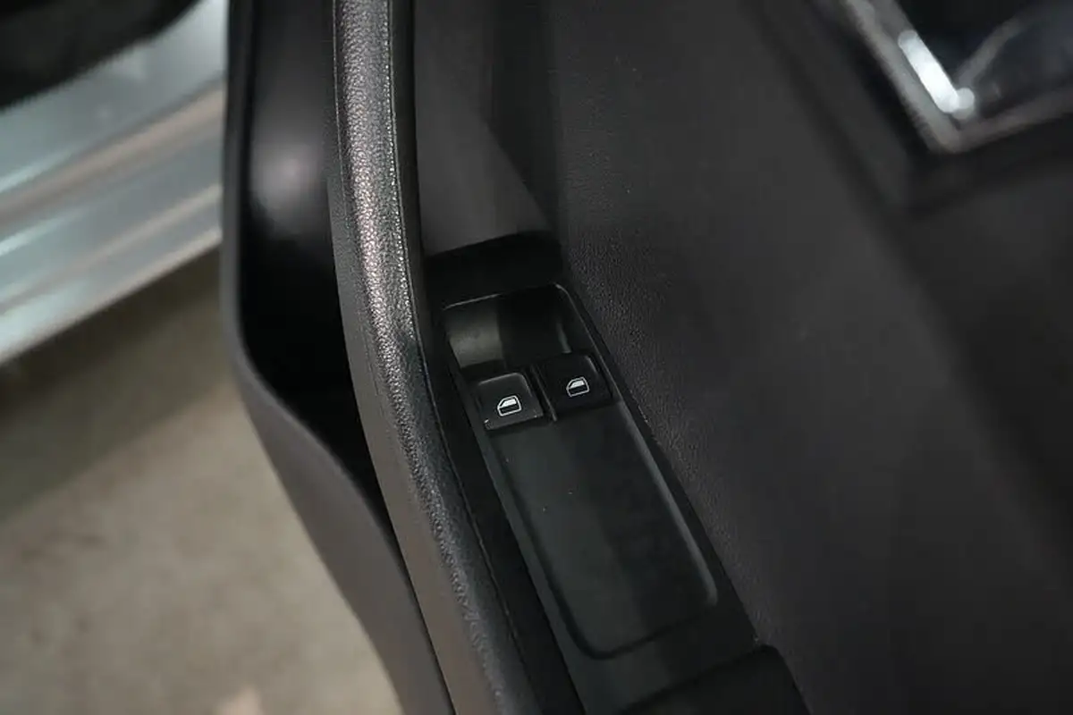 2015-skoda-fabia-12-tsi-se-109ps-hatchback-dsg-big-24