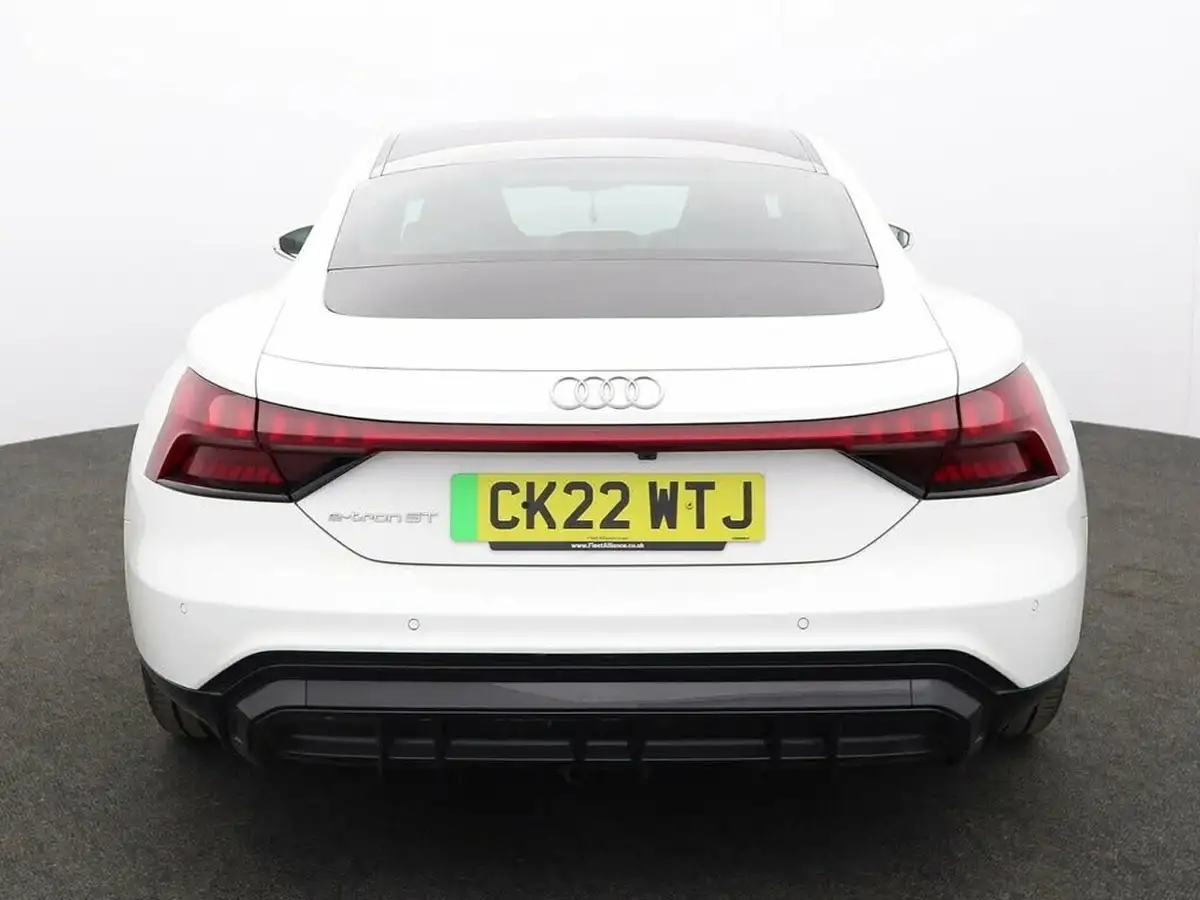2022-audi-e-tron-gt-e-big-9
