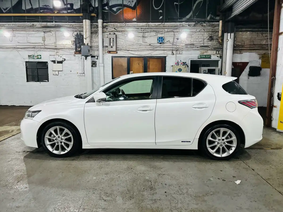 2011-lexus-ct-200h-18-se-l-big-7