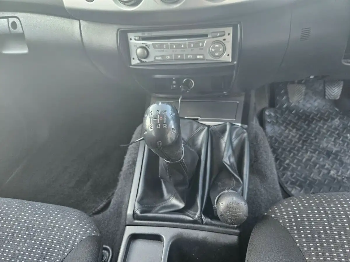 2014-mitsubishi-l200-25td-trojan-big-12