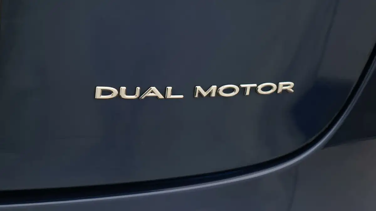 2021-tesla-model-3-e-long-range-awd-big-22
