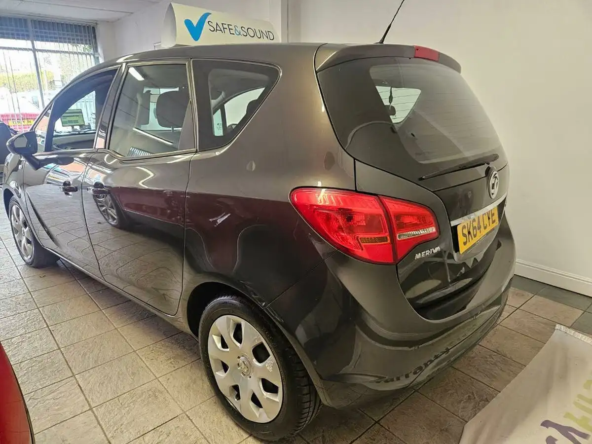 2011-honda-jazz-14-es-big-2