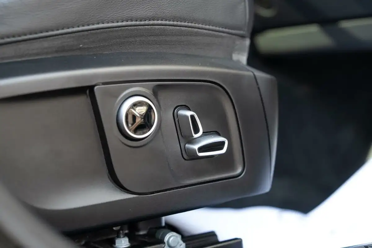 2021-maserati-levante-30-gransport-big-30