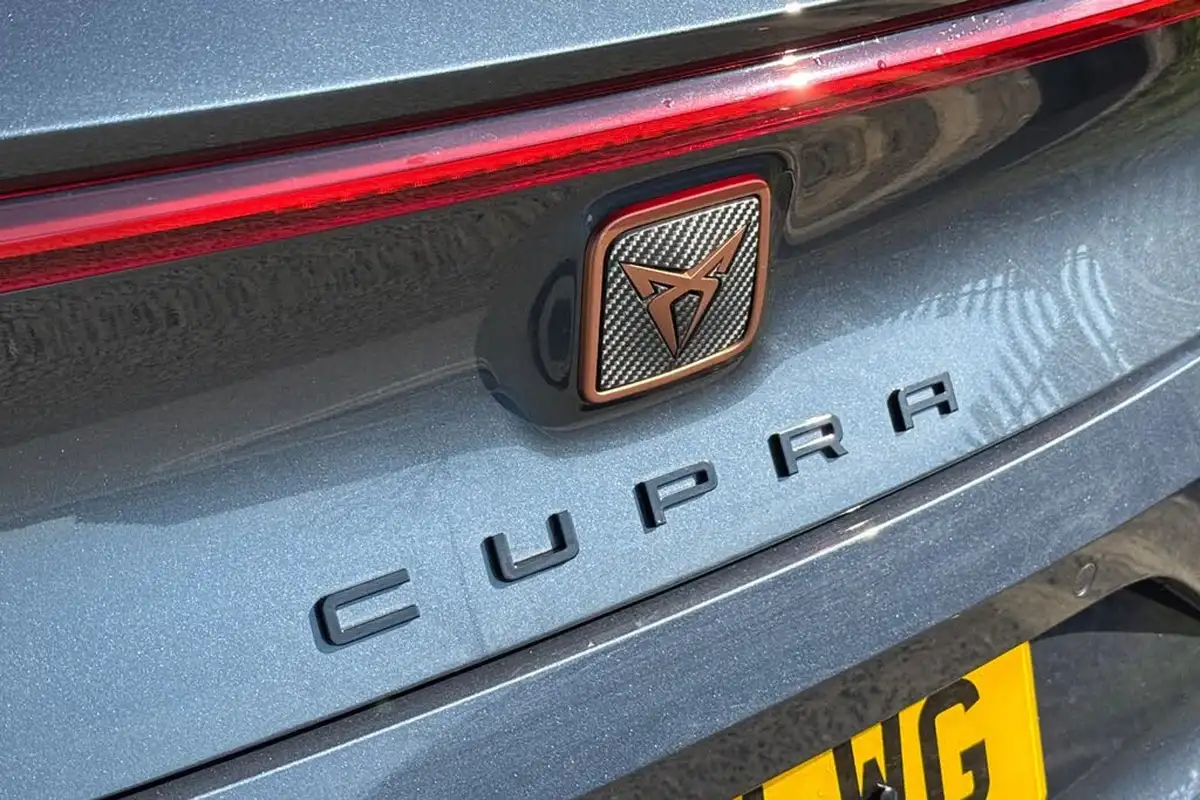 2024-cupra-leon-nf-20-tsi-vz3-design-edition-300ps-hatchback-big-28