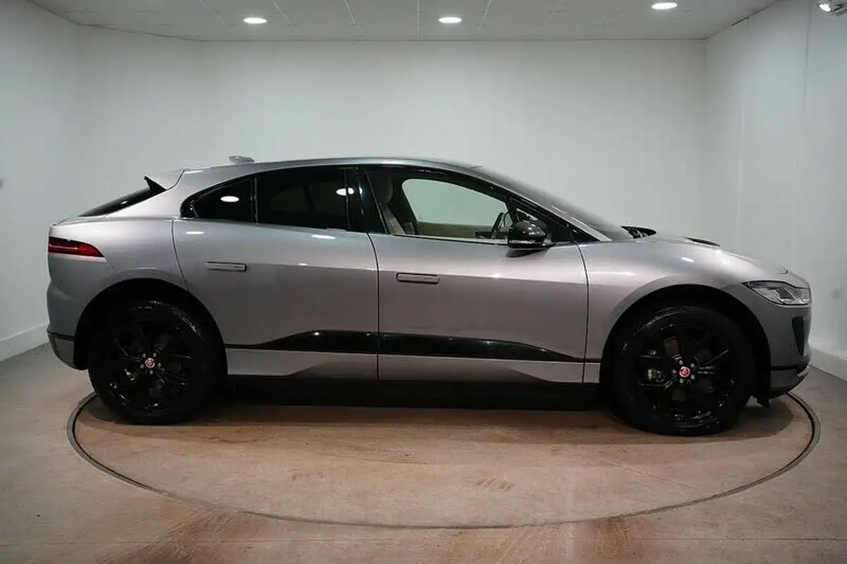 2021-jaguar-i-pace-ev400-black-big-4