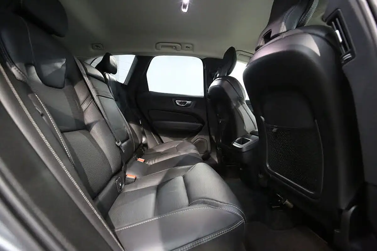 2019-volvo-xc60-20-t5-inscription-awd-big-21
