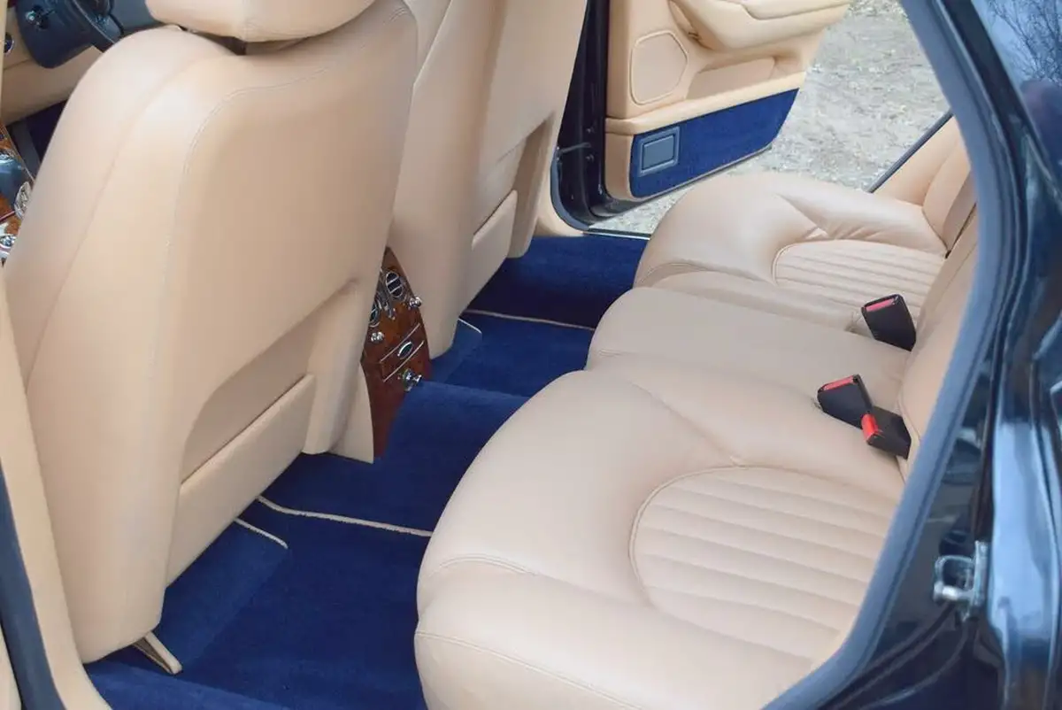 2000-bentley-arnage-68-red-label-big-33