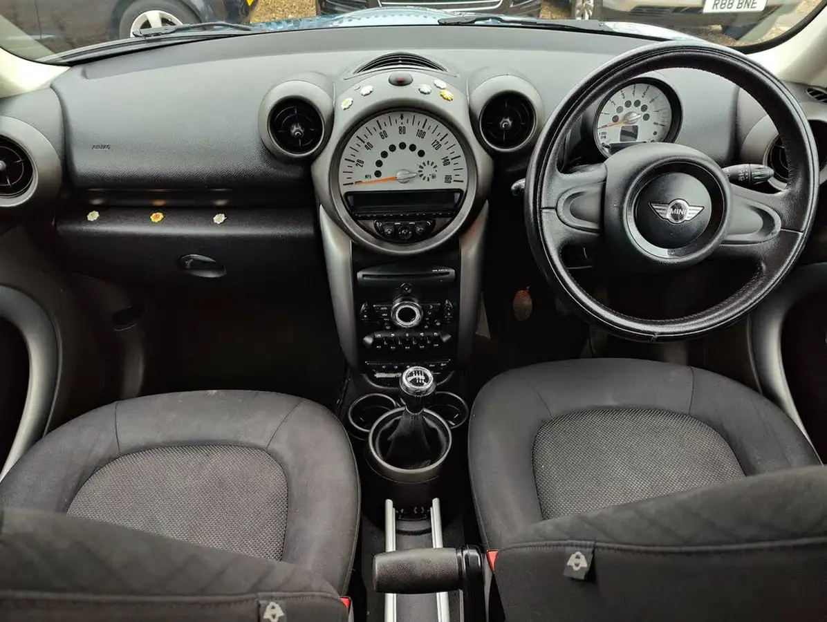 2012-mini-countryman-16-one-98bhp-big-13