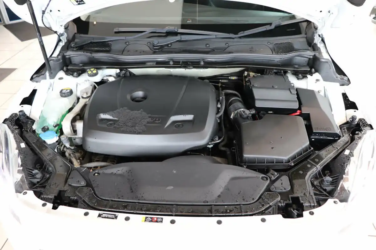 2016-volvo-v40-20-t2-momentum-big-54