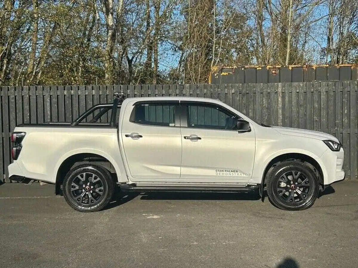 2024-isuzu-d-max-19td-v-cross-big-1