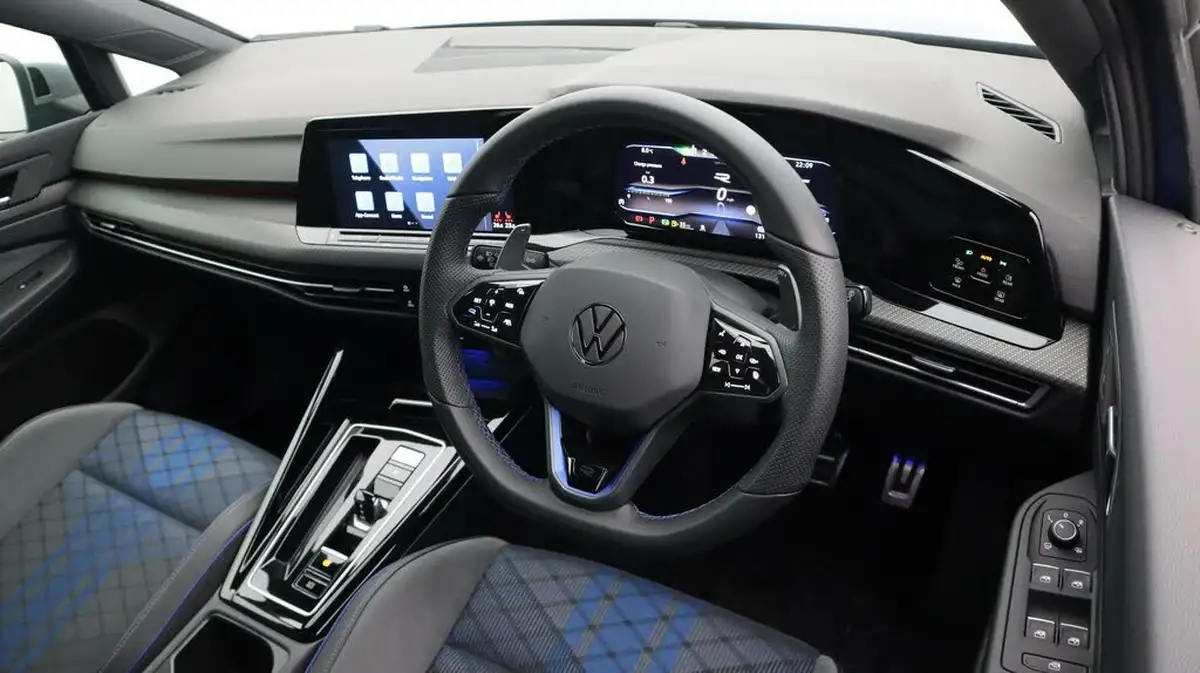 2024-volkswagen-golf-20-tsi-r-320ps-hatchback-big-9