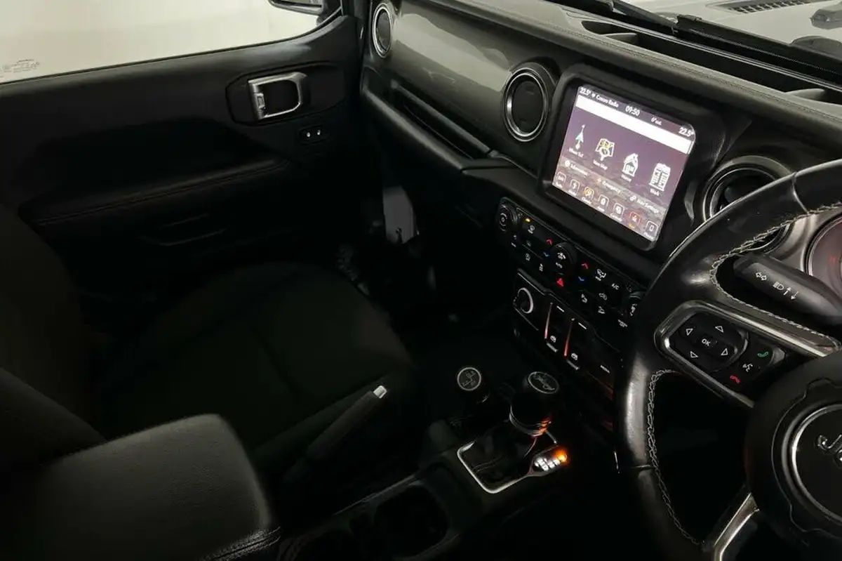 2020-jeep-wrangler-20-gme-sahara-hard-3d-big-32