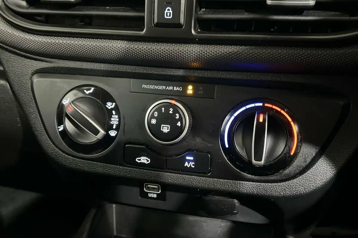 2021-hyundai-i10-12-se-connect-big-32