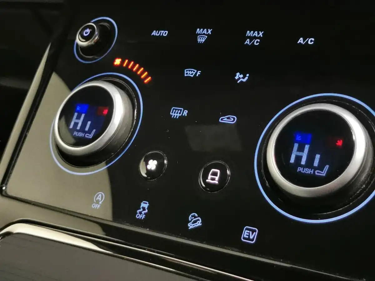 2022-land-rover-range-rover-evoque-15-p300e-r-dynamic-s-big-21