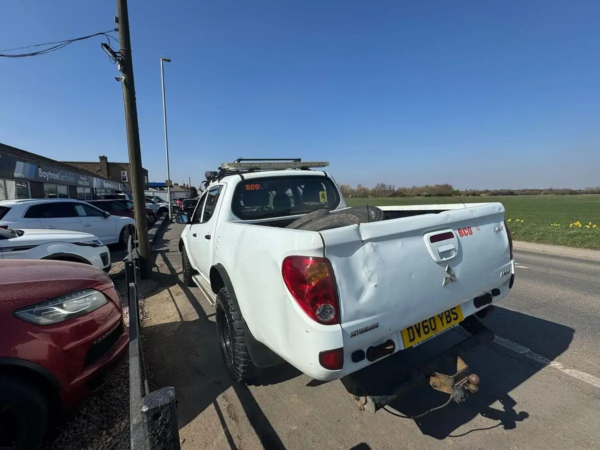 2010-mitsubishi-l200-25td-4life-cr-4wd-lb-double-cab-pickup-big-9