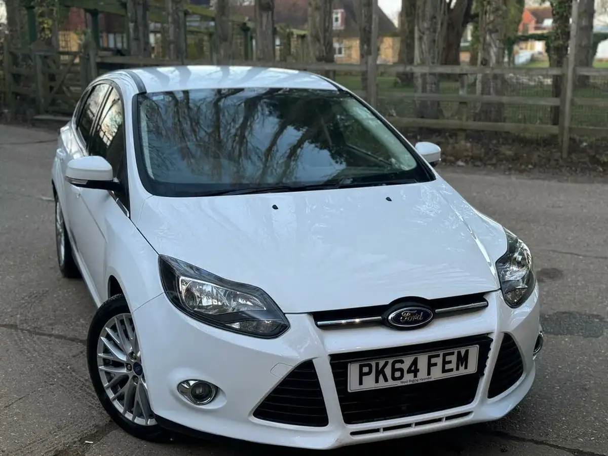 2014-ford-focus-10-zetec-scti-100ps-hatchback-big-13