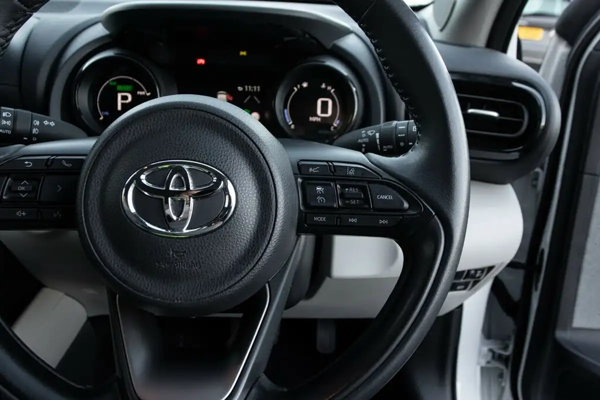 2022-toyota-yaris-15-vvt-i-excel-big-21