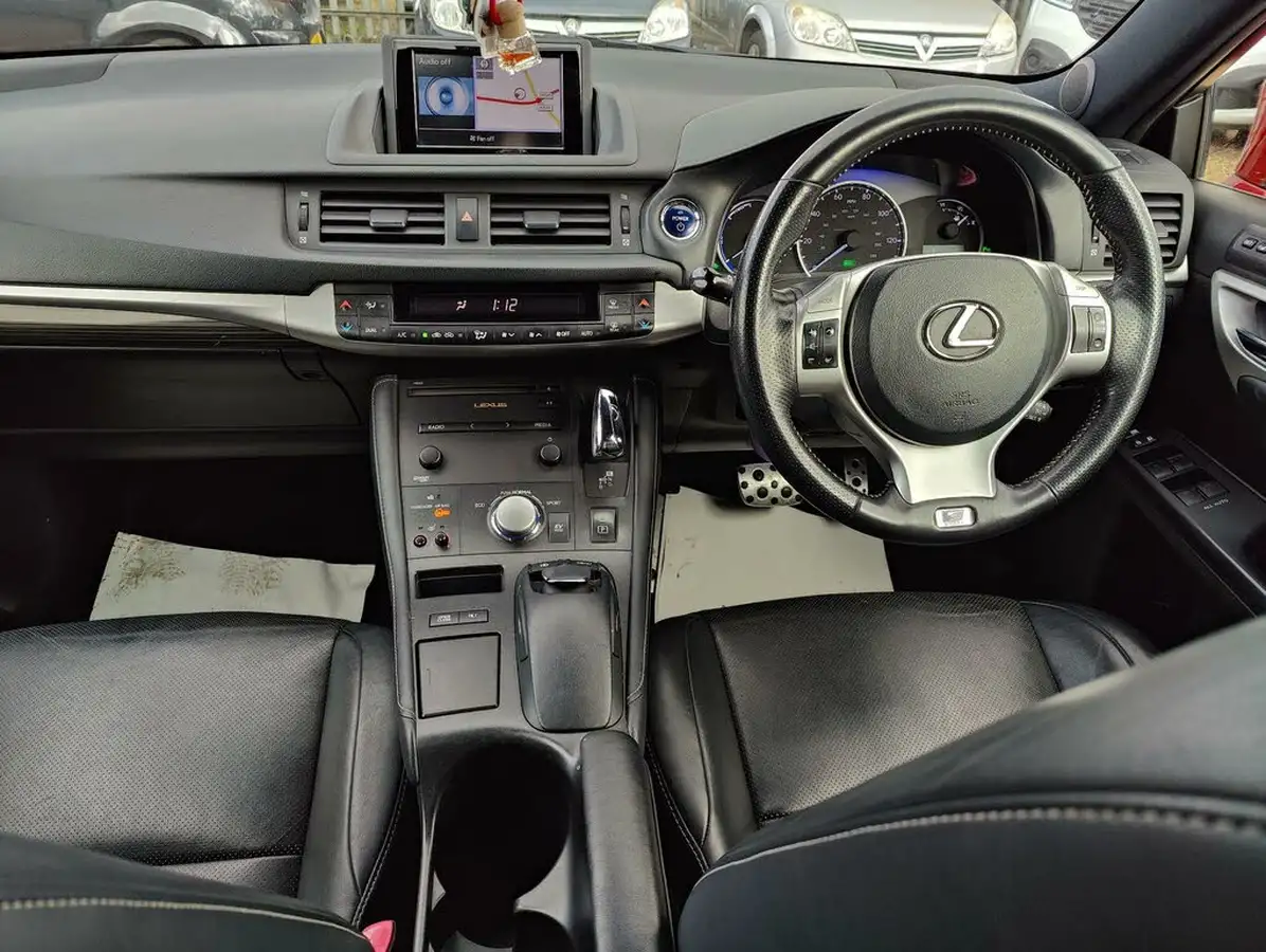 2013-lexus-ct-200h-18-f-sport-big-14