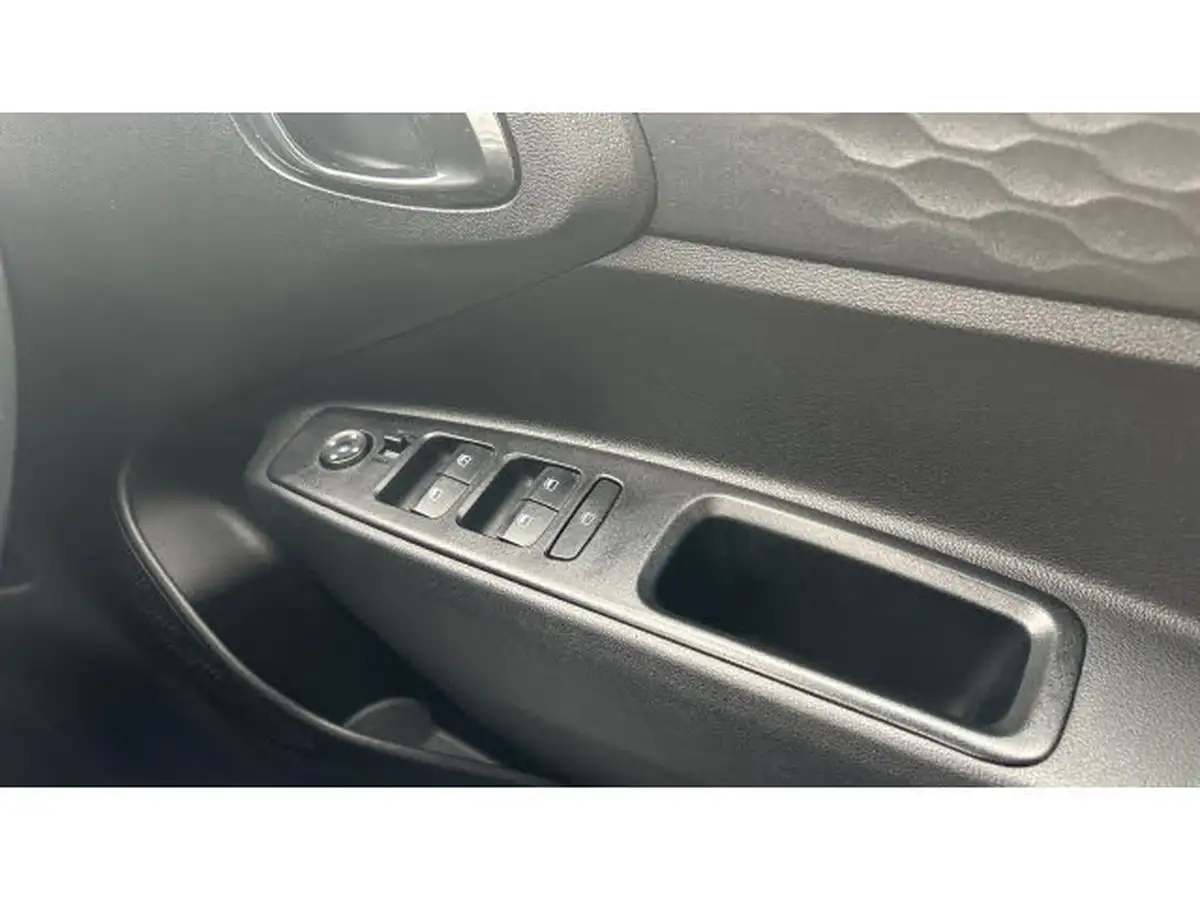 2020-hyundai-i10-10-se-connect-big-36