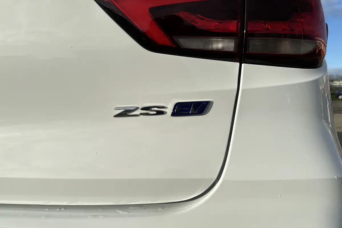 2024-mg-zs-suv-e-trophy-connect-ev-176ps-big-23