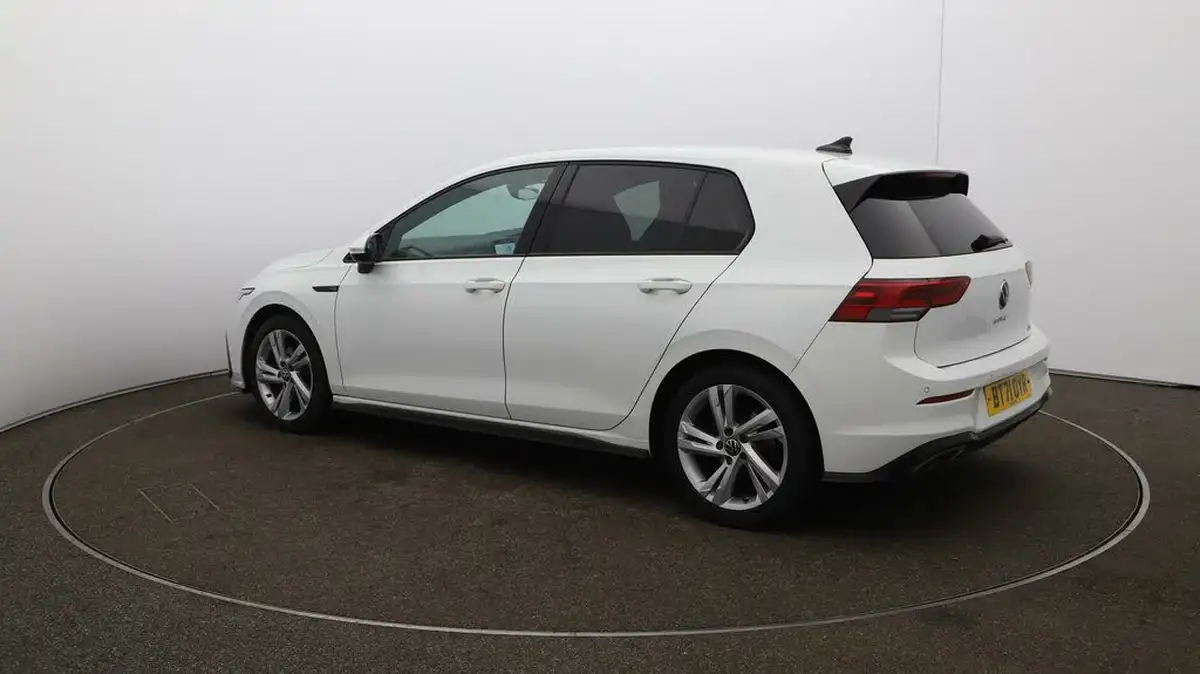 2021-volkswagen-golf-big-26