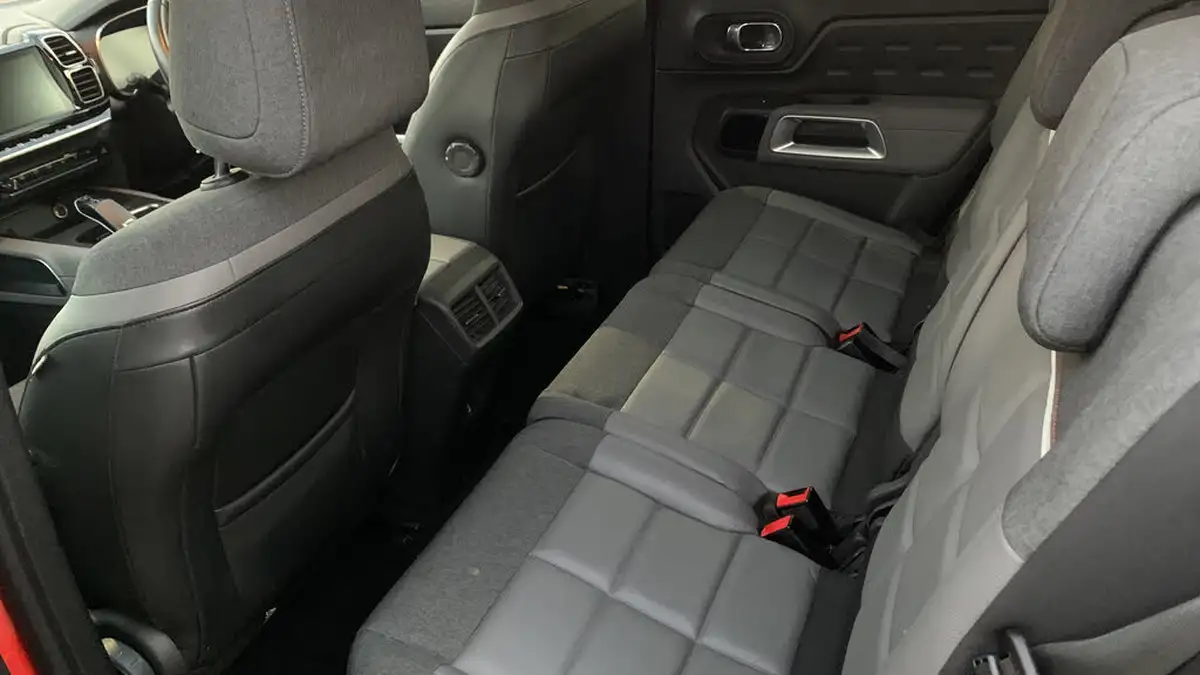 2019-citroen-c5-aircross-16-puretech-flair-big-32