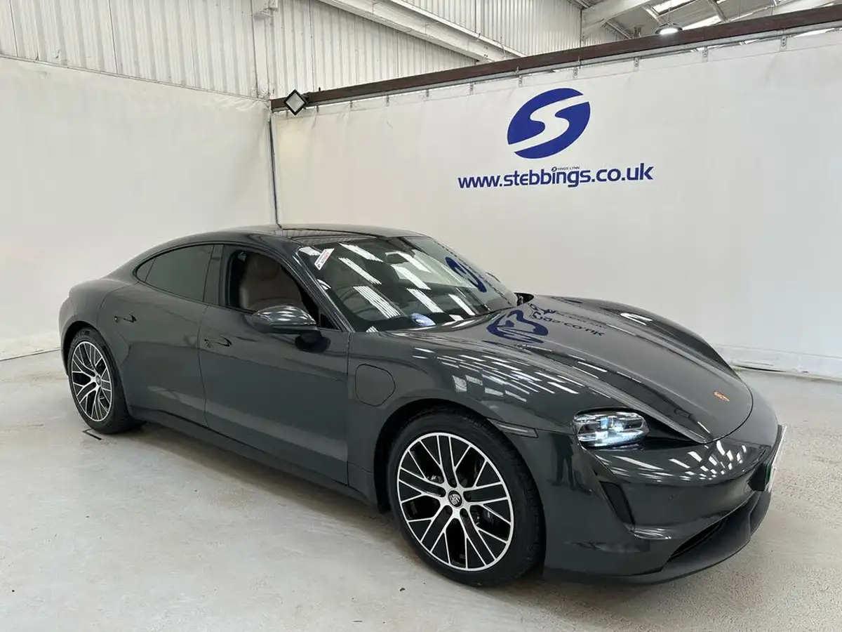 2021-porsche-taycan-e-base-476ps-performance-battery-plus-big-1