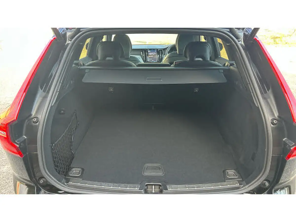 2024-volvo-xc60-20-t6-plus-black-edition-big-16