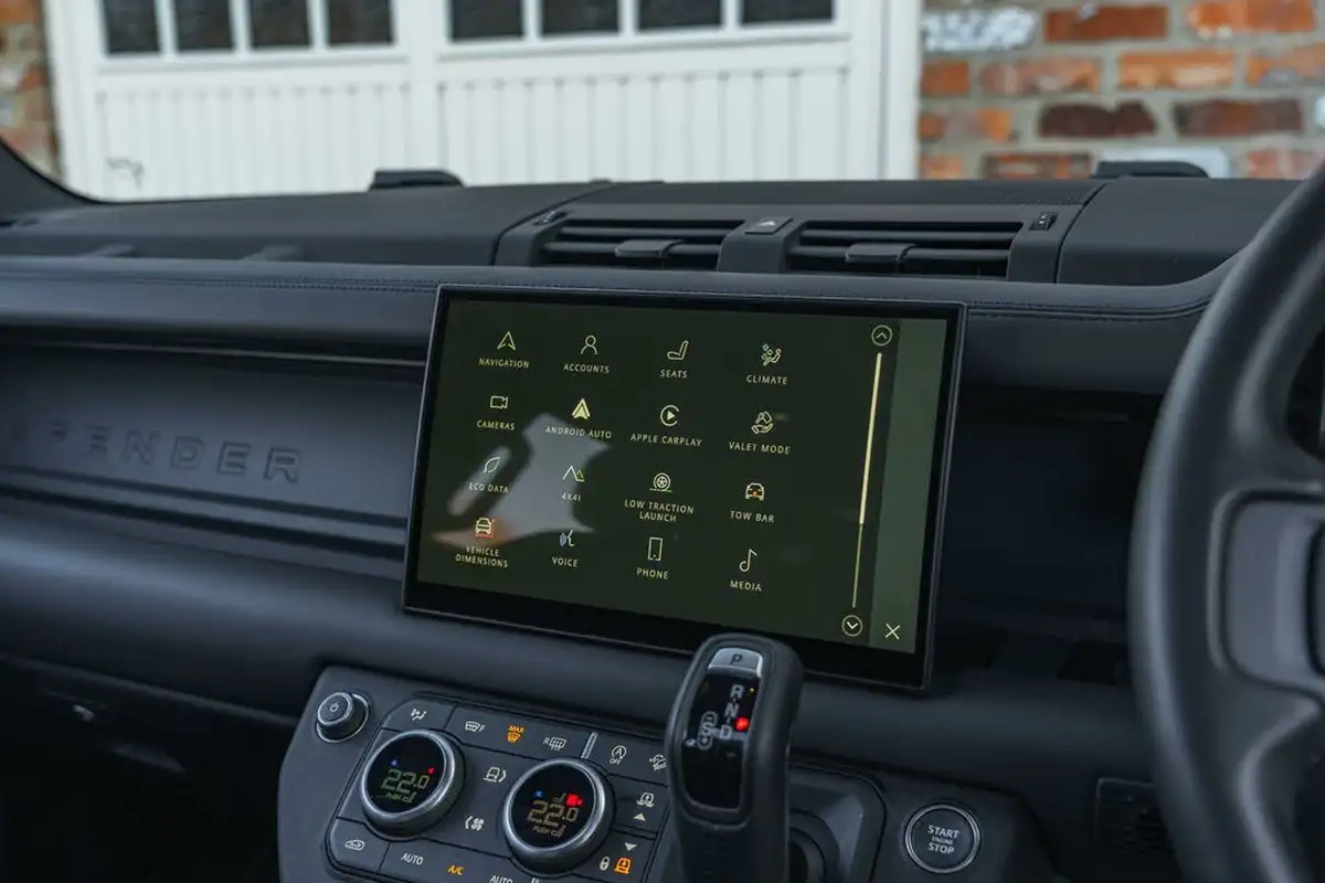 2023-land-rover-110-defender-30-d300-x-dynamic-hse-big-44