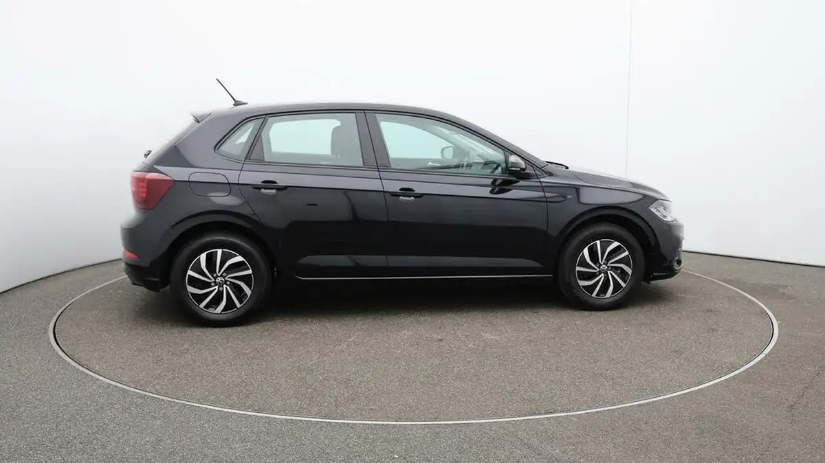 2024-volkswagen-polo-10-life-big-8