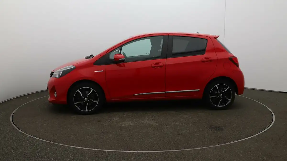 2017-toyota-yaris-15-vvt-i-design-bi-tone-hybrid-big-64