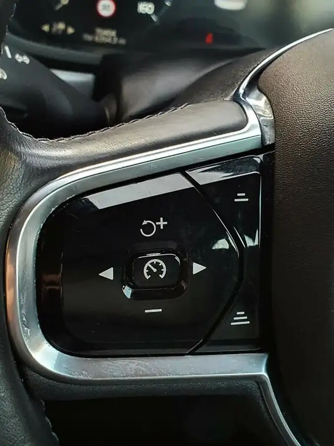 2019-volvo-s90-20td-d4-momentum-big-41