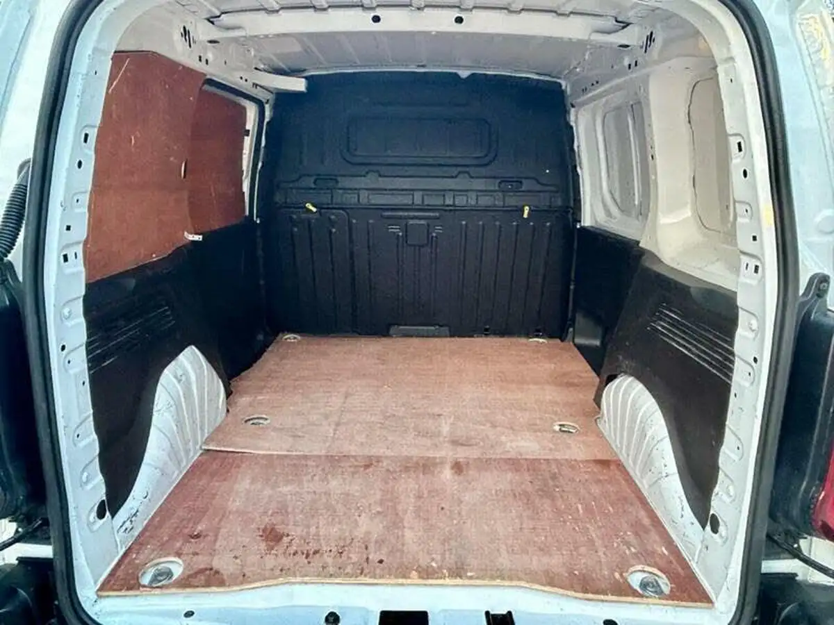 2019-peugeot-partner-15-bluehdi-1000-professional-100ps-eu6dt-panel-big-13