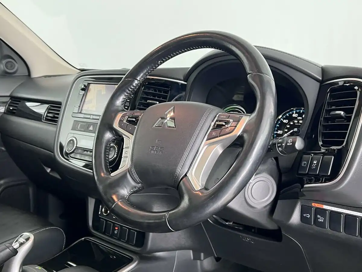 2017-mitsubishi-outlander-20-4h-phev-big-17