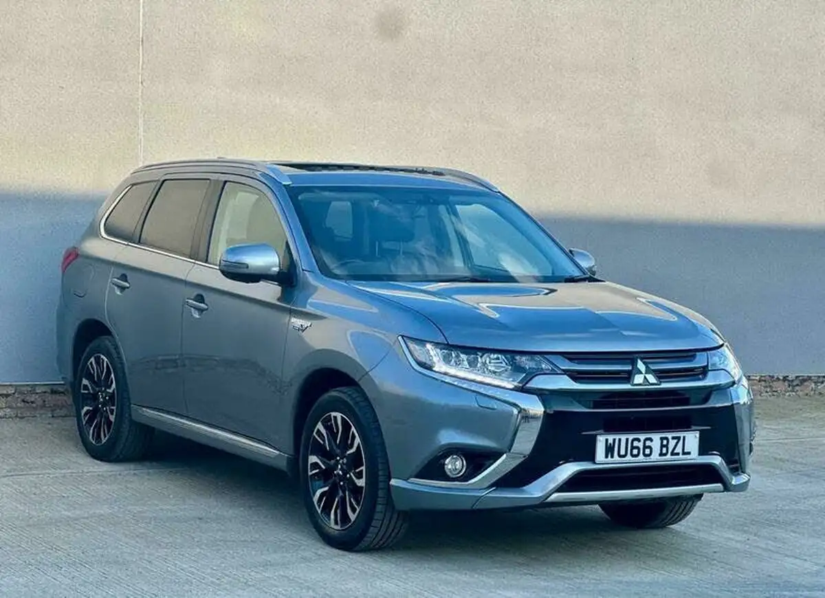 2016-mitsubishi-outlander-20-gx4h-phev-big-21