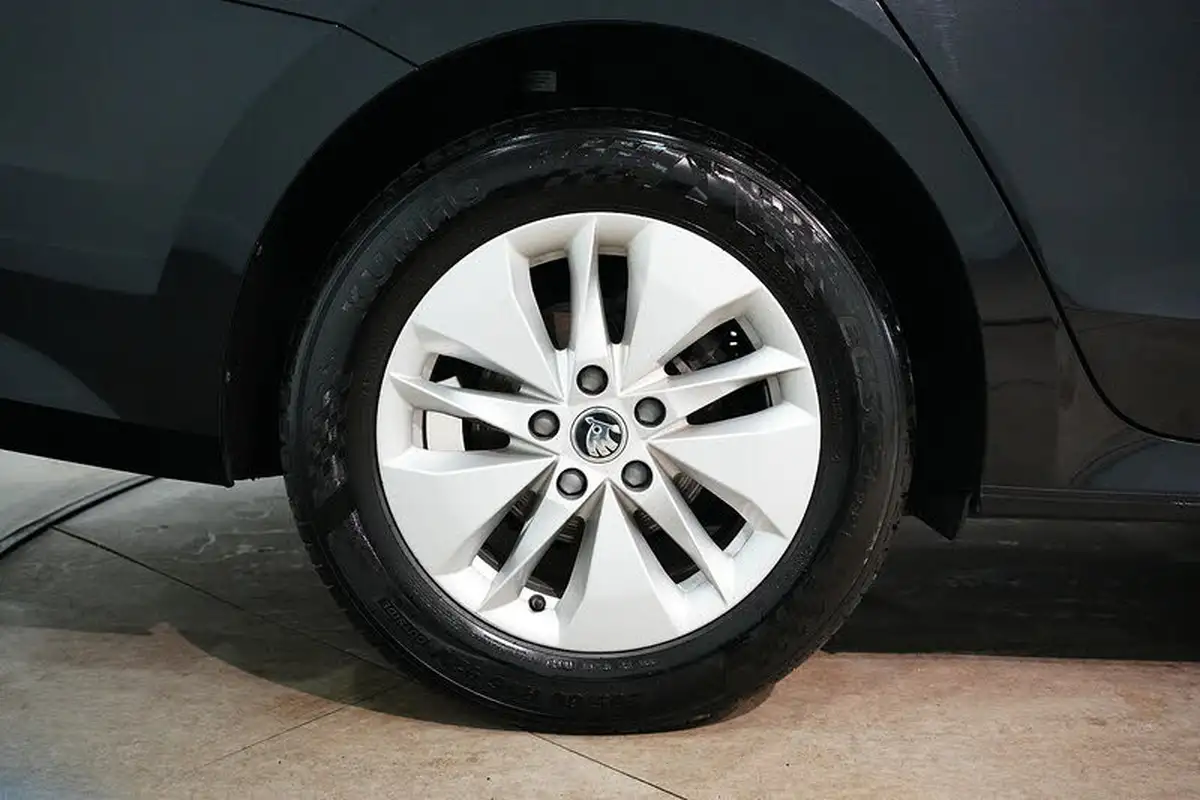 2023-skoda-octavia-10-tsi-e-tec-se-110ps-estate-big-12