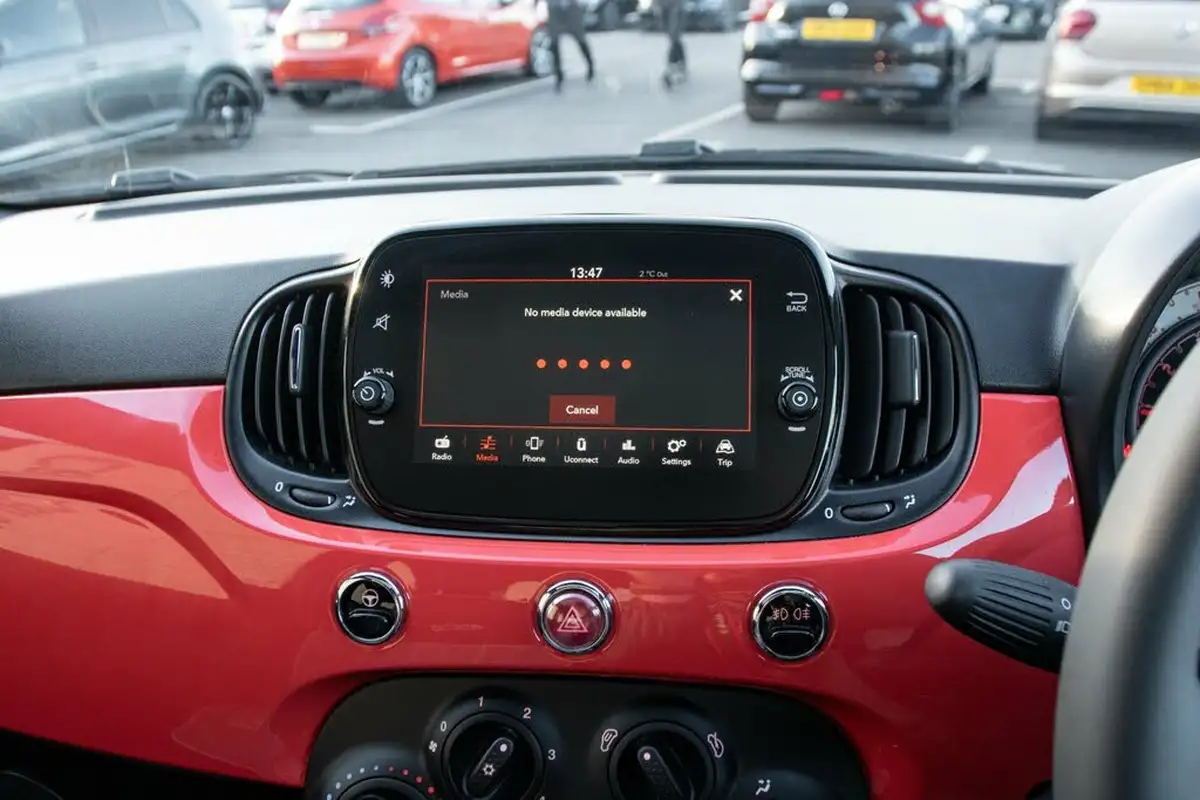 2020-fiat-500-10-lounge-big-23